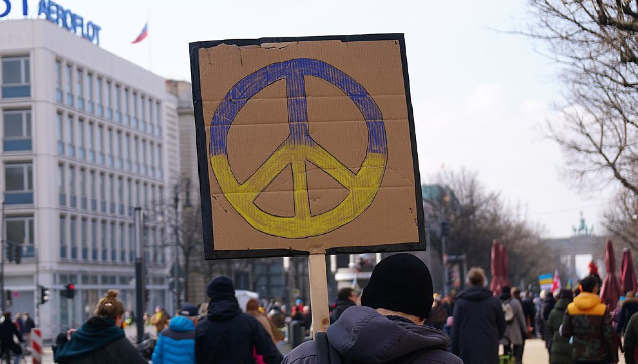 berlin_protests_against_ukraine_war_51907745358.jpg
